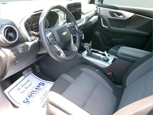 Used 2025 Chevrolet Blazer LT FWD image 12