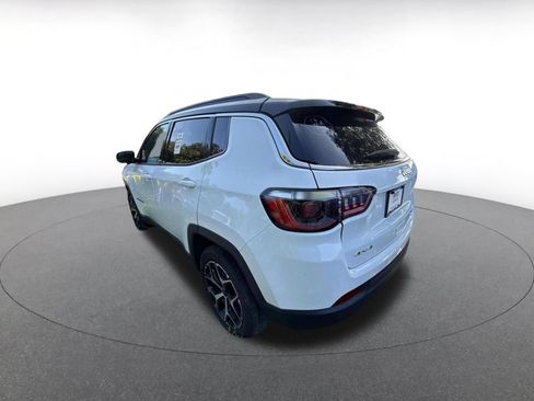 Used 2025 Jeep Compass Limited AWD/4WD image 5