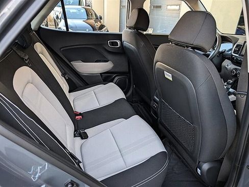 Used 2025 Hyundai Venue SEL image 29