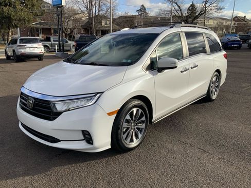 Used 2024 Honda Odyssey EX-L image 3
