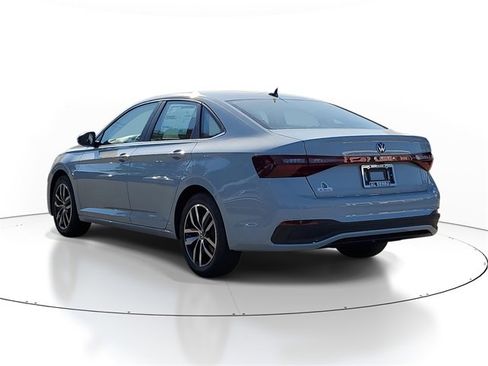 New 2025 Volkswagen Jetta SE image 3