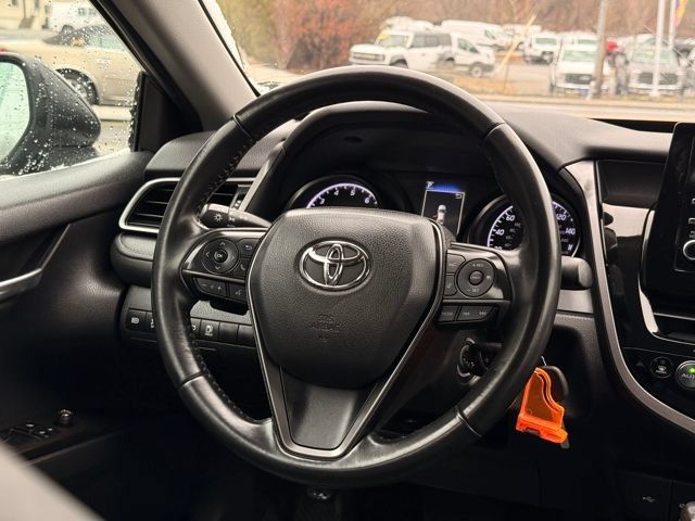 Used 2023 Toyota Camry SE FWD image 5
