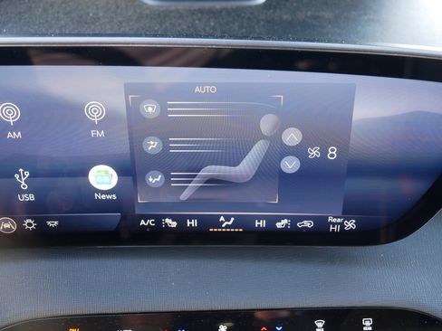 Used 2025 Buick Enclave Preferred image 23