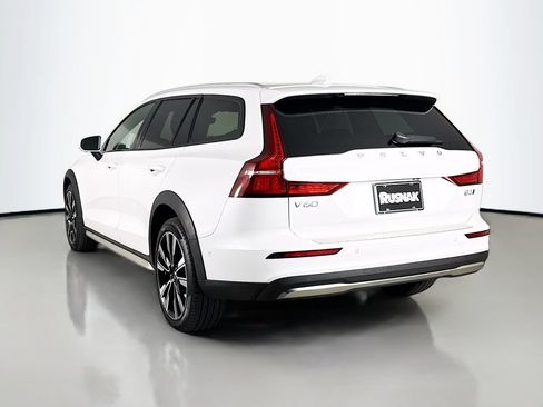 Certified 2024 Volvo V60 B5 Cross Country Ultimate w/ Protection Package Premier AWD/4WD image 5