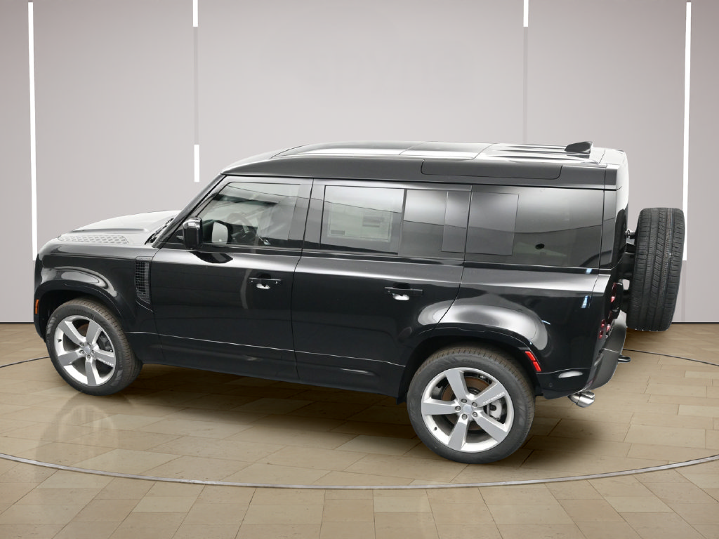 Used 2025 Land Rover Defender 110 X-Dynamic SE AWD/4WD image 31