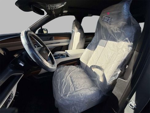 New 2026 Cadillac Vistiq Luxury image 2