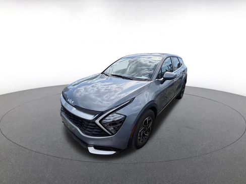 Used 2025 Kia Sportage LX image 3