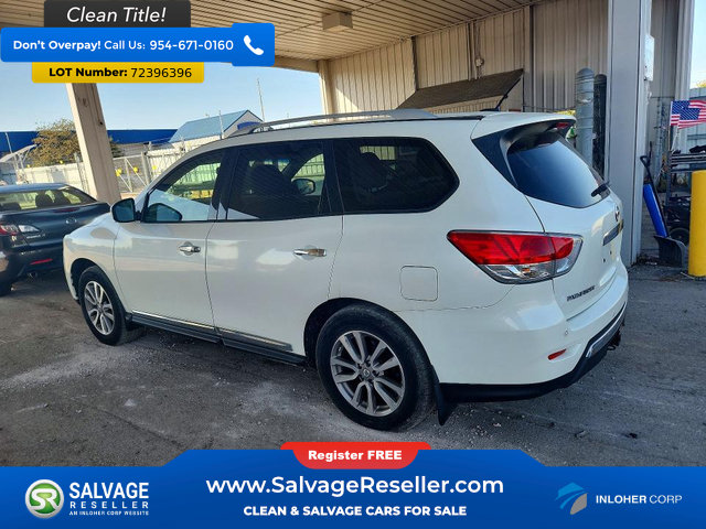 Used 2015 Nissan Pathfinder SL w/ SL Tech Package FWD image 3