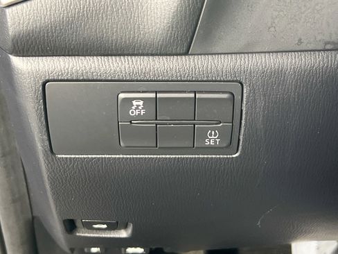 Used 2018 MAZDA MAZDA3 Touring image 10