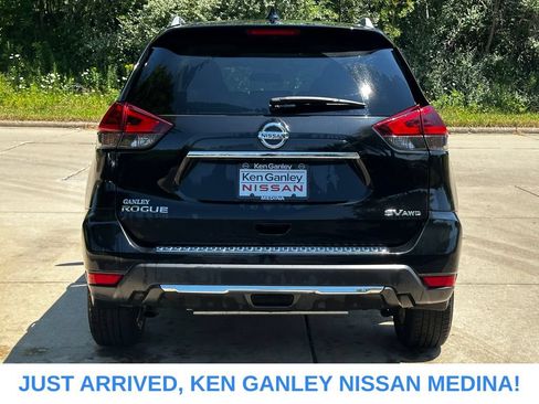 Used 2018 Nissan Rogue SV AWD/4WD image 4
