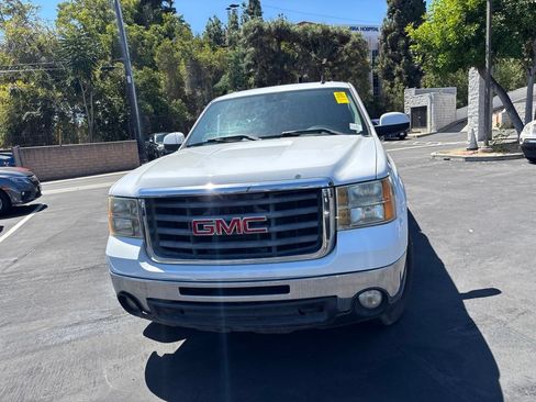 Used 2008 GMC Sierra 2500 SLT w/ Sun And Navigation Package AWD/4WD image 9