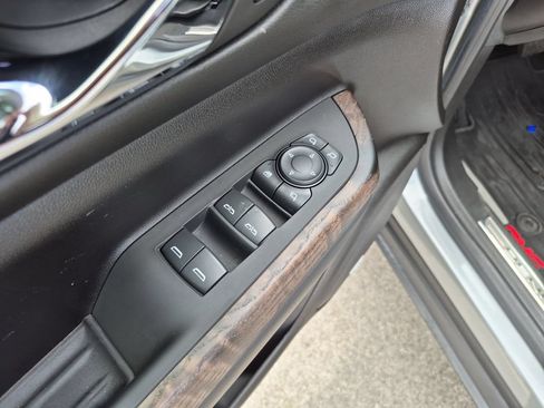 Used 2023 GMC Acadia Denali w/ Denali Ultimate Package FWD image 21