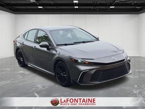 Used 2025 Toyota Camry SE FWD image 7