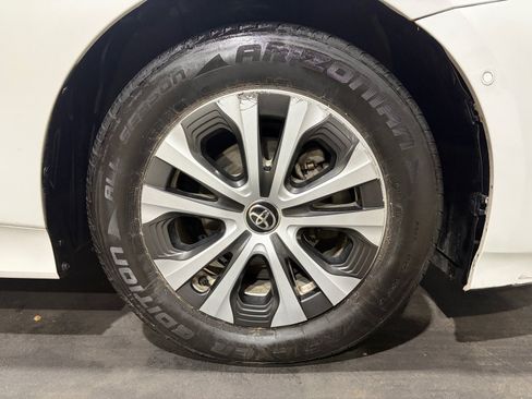 Used 2022 Toyota Prius LE AWD/4WD image 30