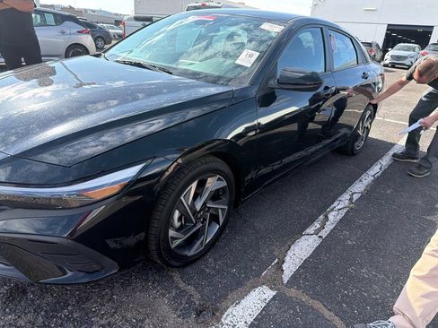 Used 2025 Hyundai Elantra Sport FWD image 1