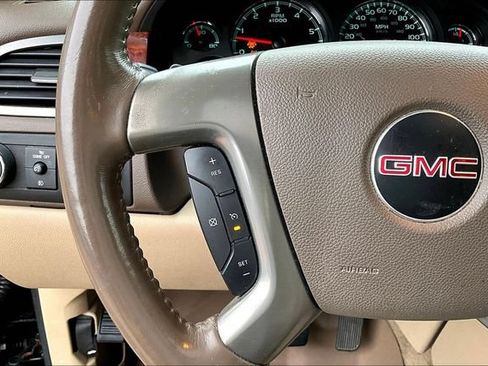 Used 2011 GMC Yukon SLT w/ SLT-2 Equipment Package AWD/4WD image 19