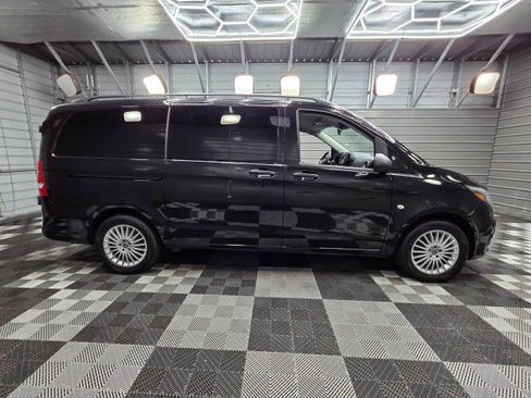 Used 2023 Mercedes-Benz Metris Passenger image 9