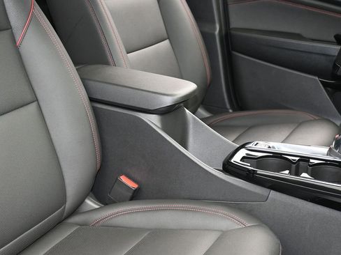 Used 2025 Chevrolet Trax RS w/ Driver Confidence Package image 41