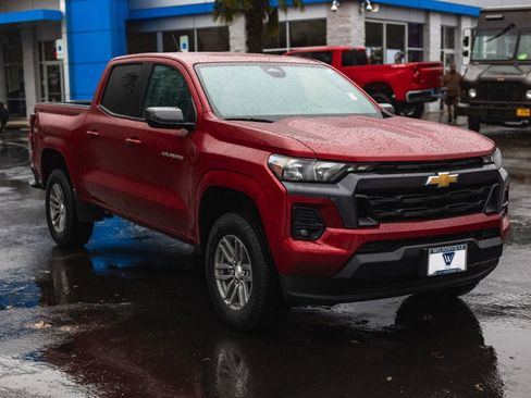 Used 2024 Chevrolet Colorado LT w/ LT Convenience Package image 25