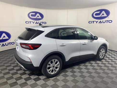 Used 2025 Ford Escape Active FWD image 3