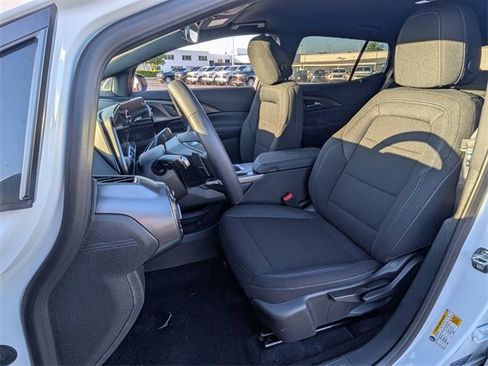 New 2026 Chevrolet Equinox EV LT image 4