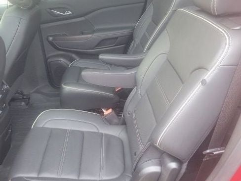 Used 2023 GMC Acadia Denali w/ Denali Technology Package image 9