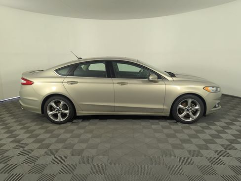 Used 2015 Ford Fusion SE w/ Equipment Group 201A FWD image 8
