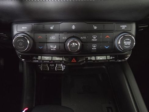 Used 2022 Dodge Durango GT image 28