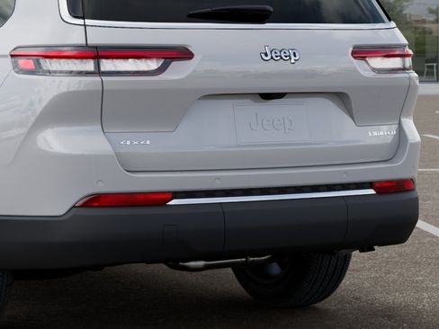 New 2026 Jeep Grand Cherokee L Limited w/ Luxury Tech Group II AWD/4WD image 39