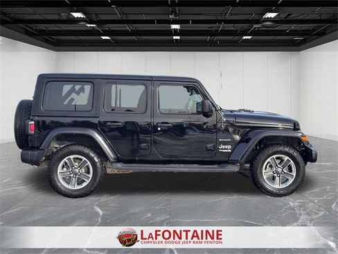 Used 2019 Jeep Wrangler Unlimited Sahara image 6