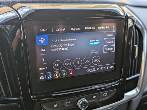 Used 2023 Chevrolet Traverse RS FWD image 30