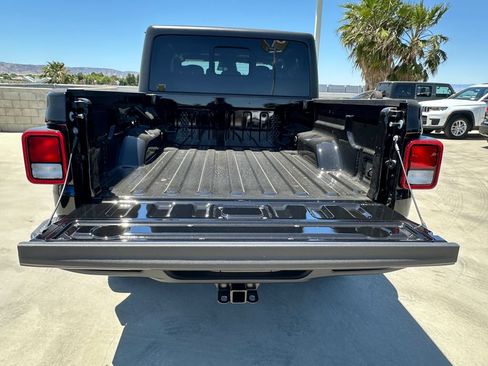 New 2026 Jeep Gladiator Sport AWD/4WD image 15