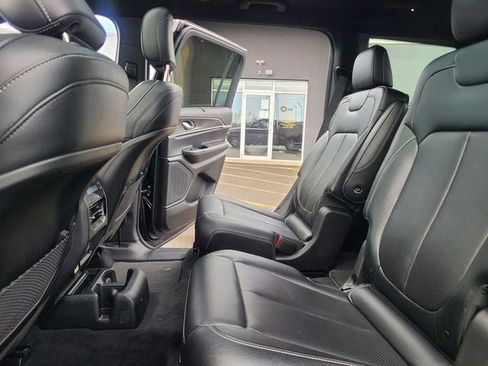 Used 2024 Jeep Grand Cherokee L Limited w/ Luxury Tech Group II AWD/4WD image 24