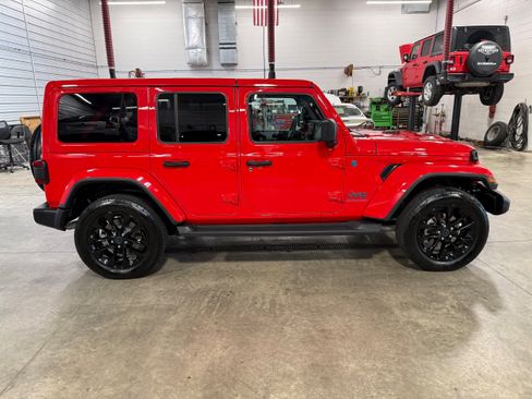 Certified 2025 Jeep Wrangler Unlimited Sahara AWD/4WD image 6