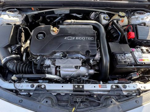 Used 2017 Chevrolet Malibu LT image 19