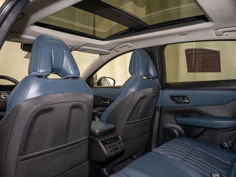 Certified 2025 Nissan Ariya Platinum image 10