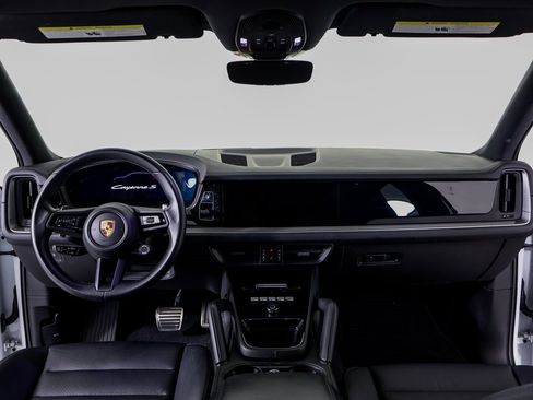 Certified 2024 Porsche Cayenne S image 11