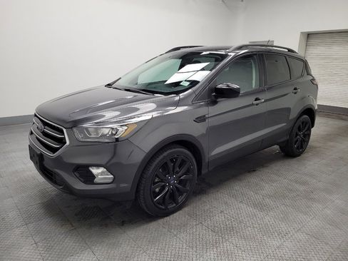 Used 2018 Ford Escape SE w/ SE Sport Appearance Package image 2