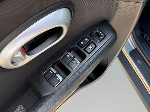 Used 2018 Kia Soul + FWD image 11