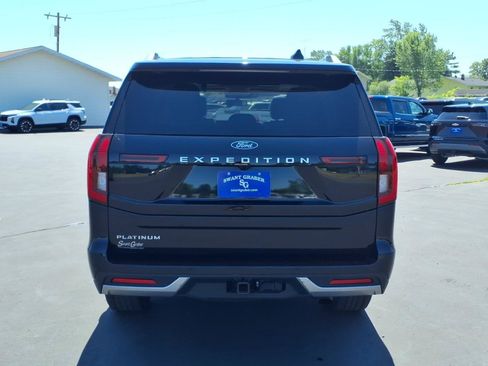 Used 2025 Ford Expedition Platinum w/ Driver's Package AWD/4WD image 5