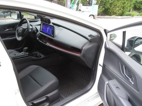 Certified 2026 Toyota Prius Plug-In Hybrid FWD image 18