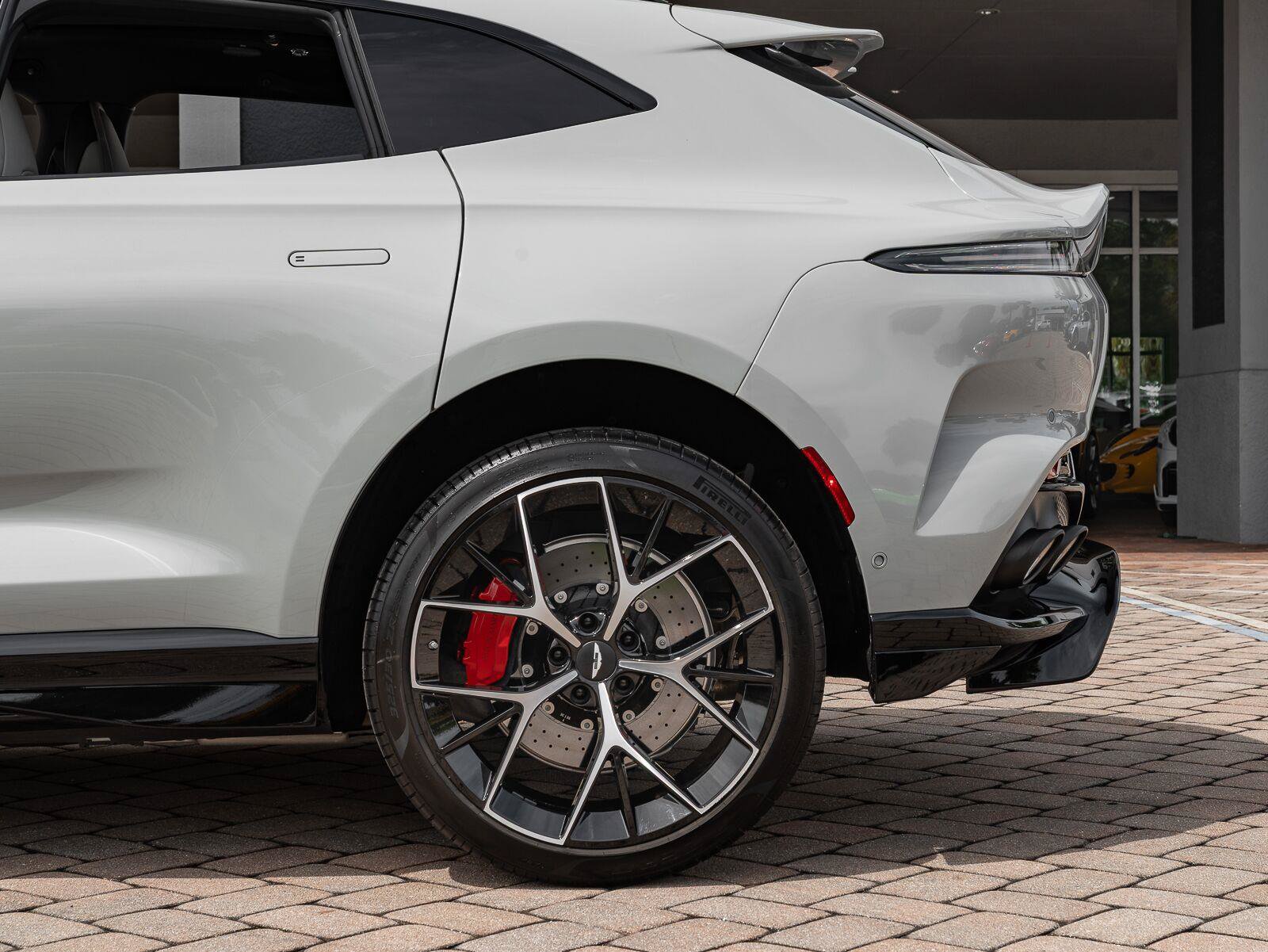 Used 2025 Aston Martin DBX 707 AWD/4WD image 36