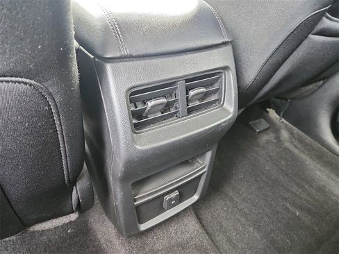 Used 2019 Ford Edge SEL image 11