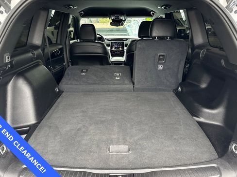 Used 2023 Jeep Grand Cherokee Altitude image 16