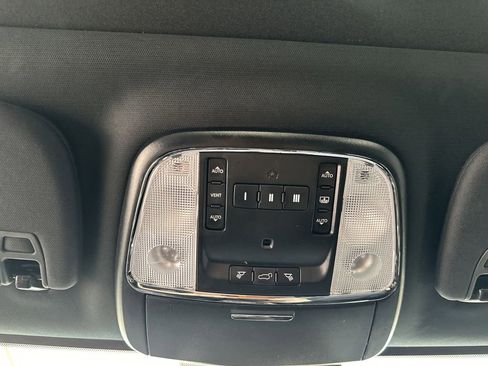 Used 2019 Jeep Grand Cherokee Limited w/ Luxury Group II image 24