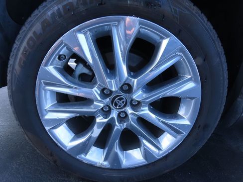 Used 2020 Toyota Highlander Limited image 17