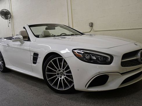 Used 2017 Mercedes-Benz SL 550 image 2