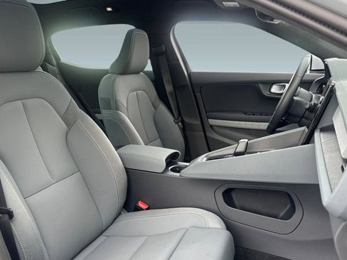 Used 2022 Polestar Polestar 2 w/ Plus Package image 31