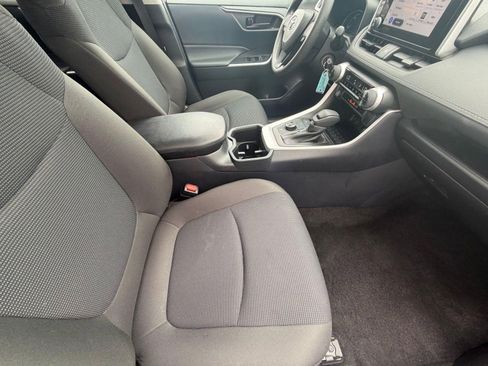 Used 2025 Toyota RAV4 LE AWD/4WD image 34