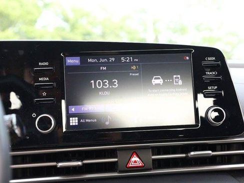 Used 2022 Hyundai Elantra SEL w/ Convenience Package FWD image 11